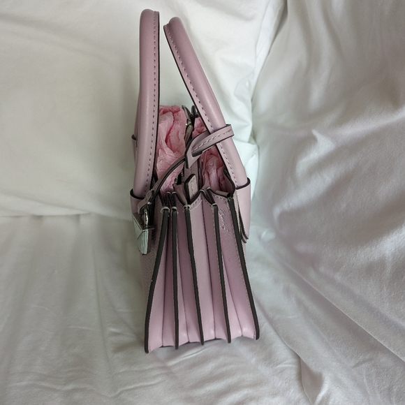 Michael kors mini tote 🩷🖤 Limited time 50🖤🩷 - Picture 4 of 9